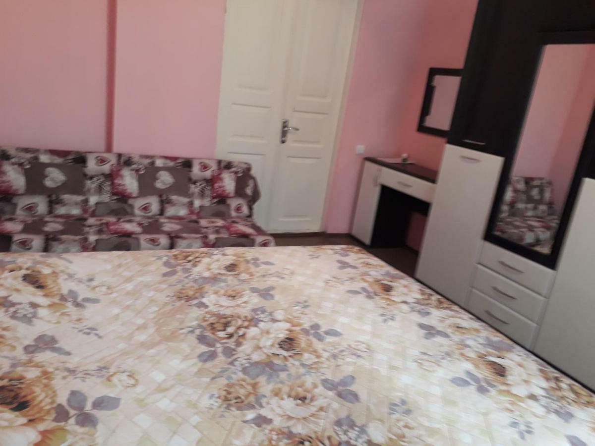 Homestay Izolda Batumi Ngoại thất bức ảnh